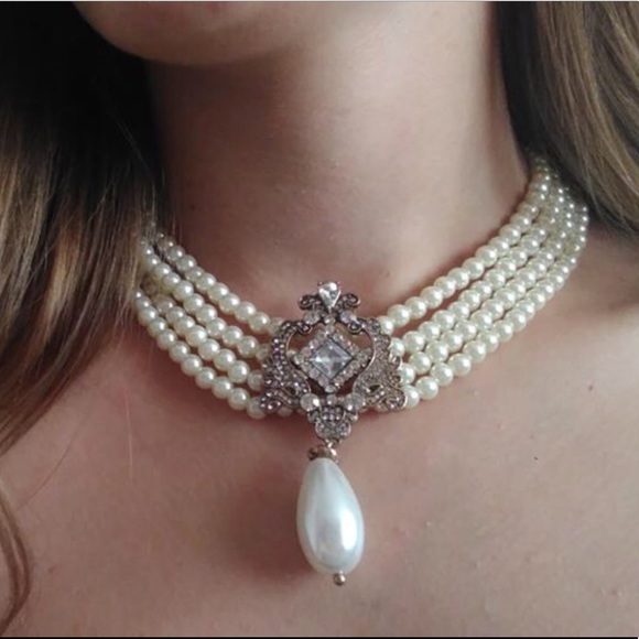 Beautiful Faux Pearl Necklace. - Picture 2 of 7